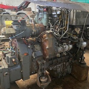 foto 4V engine Liebherr D934 with pump (for excavator A904)